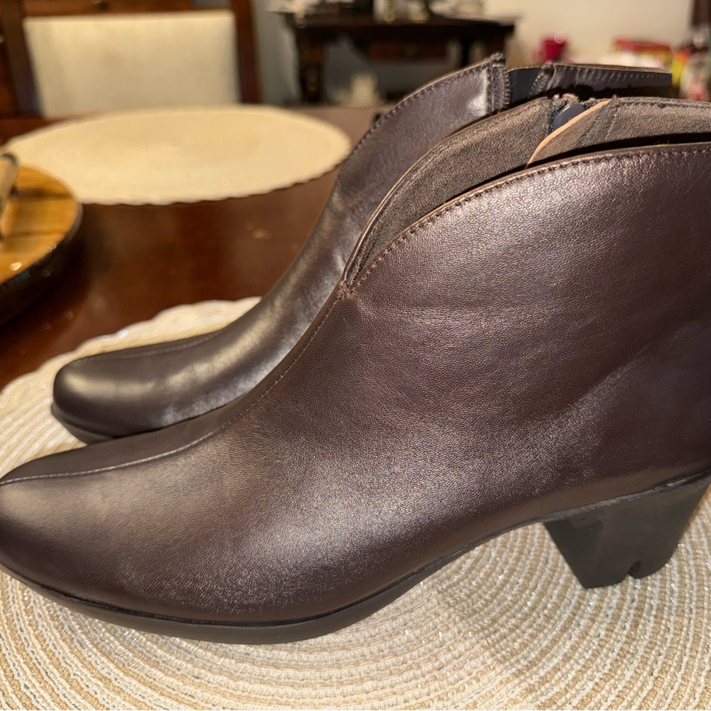 Munro women’s booties